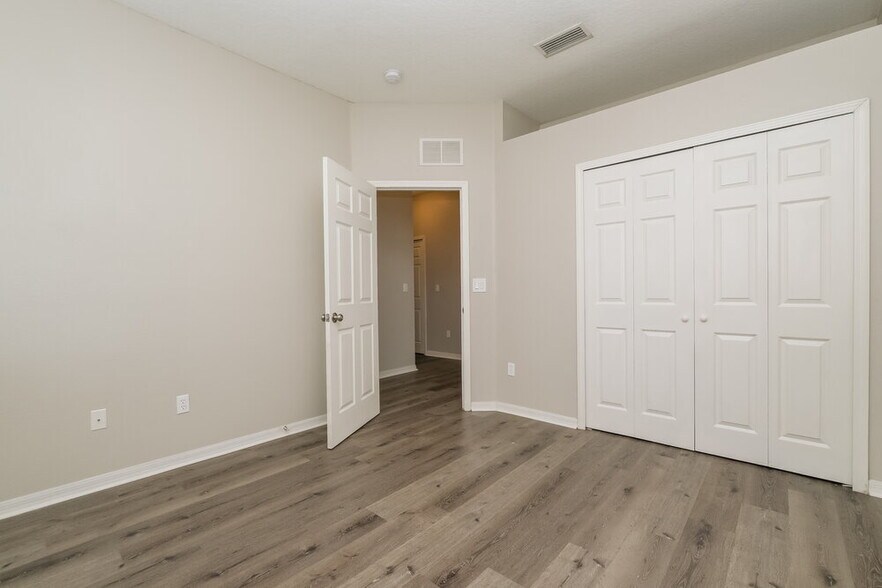 Building Photo - 6637 Cambridge Park Dr