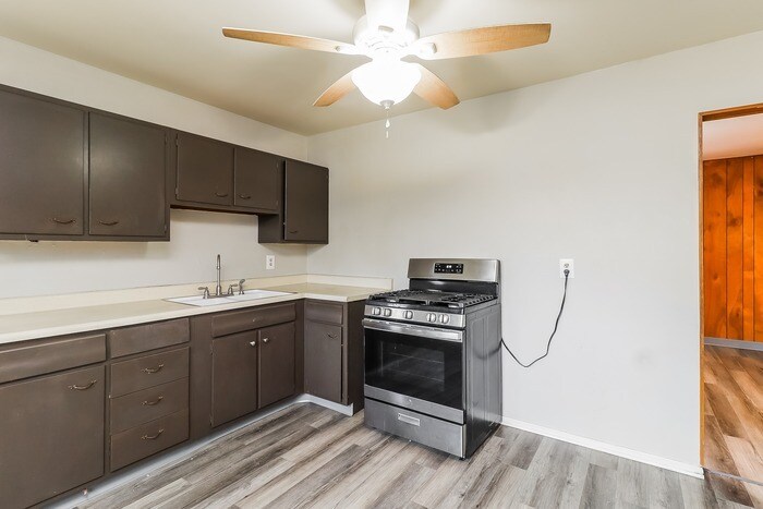 Building Photo - 10926 Pleasanthill Dr
