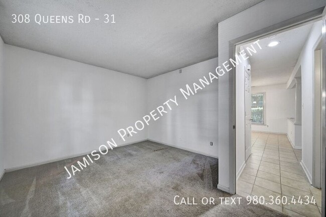 Building Photo - 308 Queens Rd