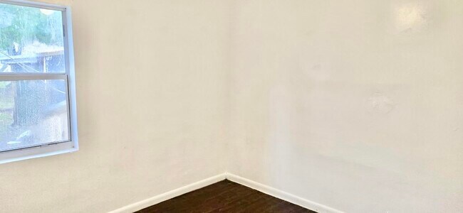 Building Photo - 2325 Johnson St