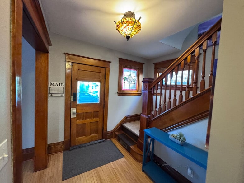 Building Photo - 1391 Thomas Ave W