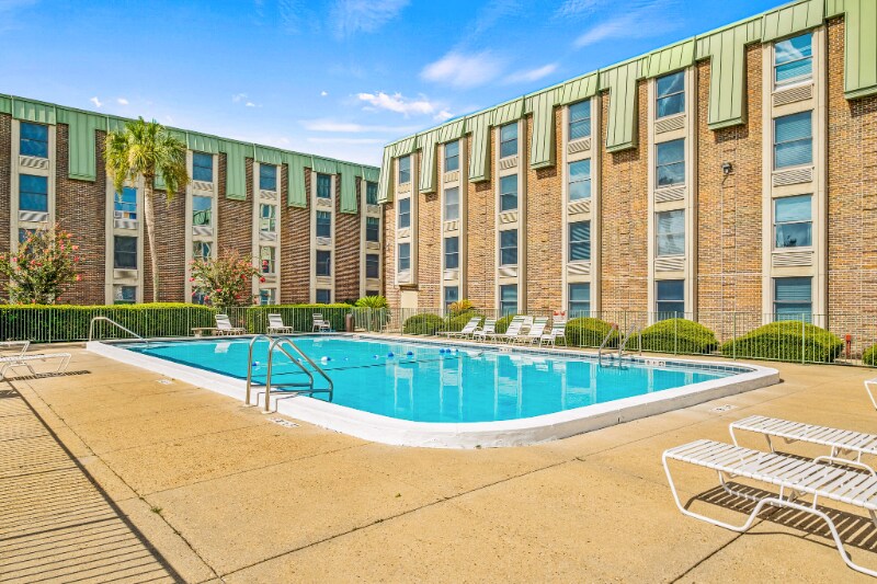 Building Photo - 224 E Garden St