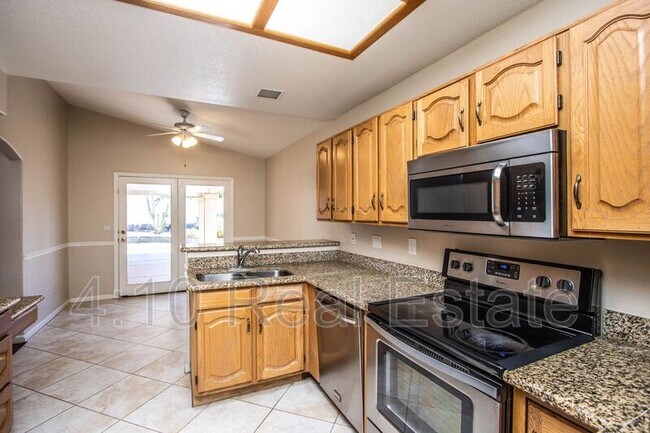 Building Photo - 16221 S 34th Way