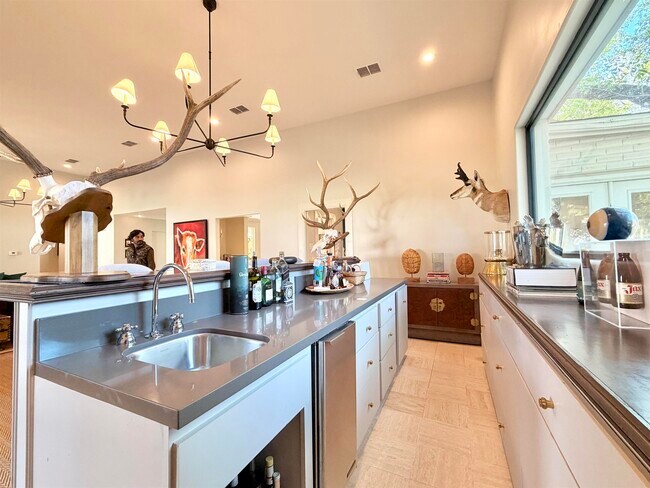 Building Photo - 205 McPherson Dr