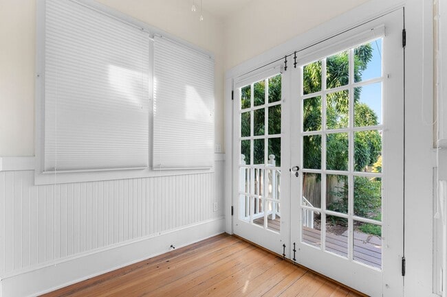 Building Photo - NENO1 - 1549-1601 SE 32nd Place