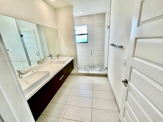 Building Photo - 8871 NW 103rd Pl