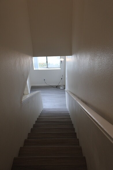 Building Photo - 1323 W Palmyra Ave