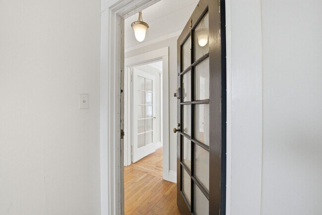 Building Photo - 2100 Post St