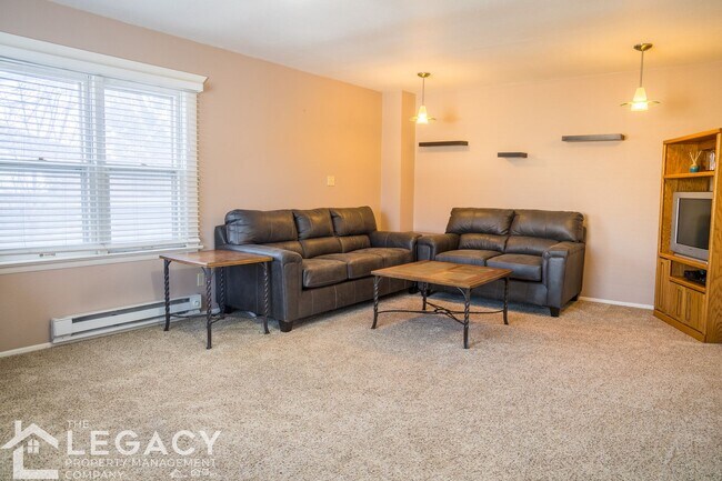 Building Photo - 1203 E 5th St