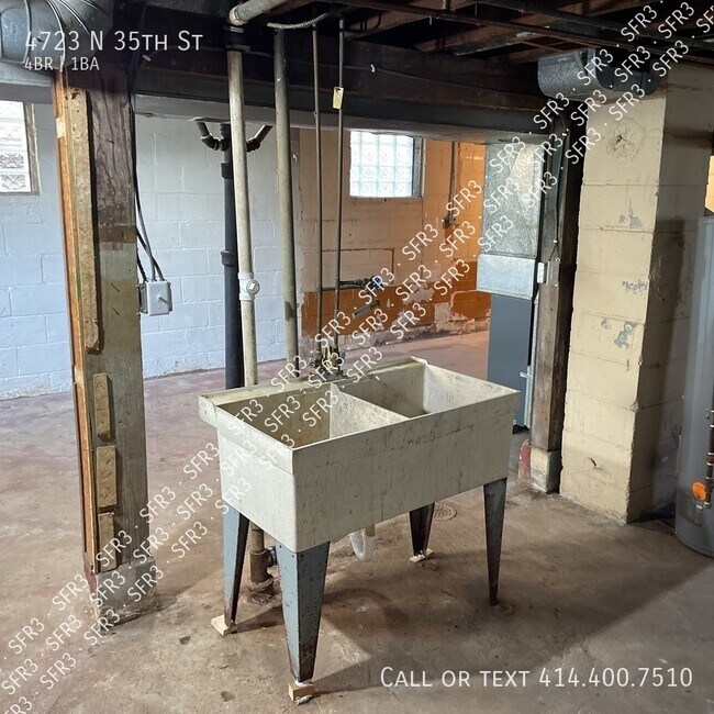 Building Photo - Must See! Updated 4 Bedroom Home in Milwau...