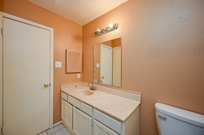 Building Photo - 2667 Grand Canyon Dr