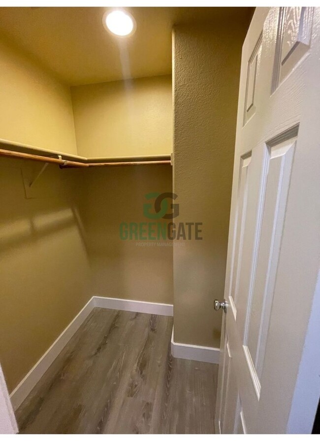 Building Photo - Price Reduced-545 Centre Ct Tracy Ready fo...