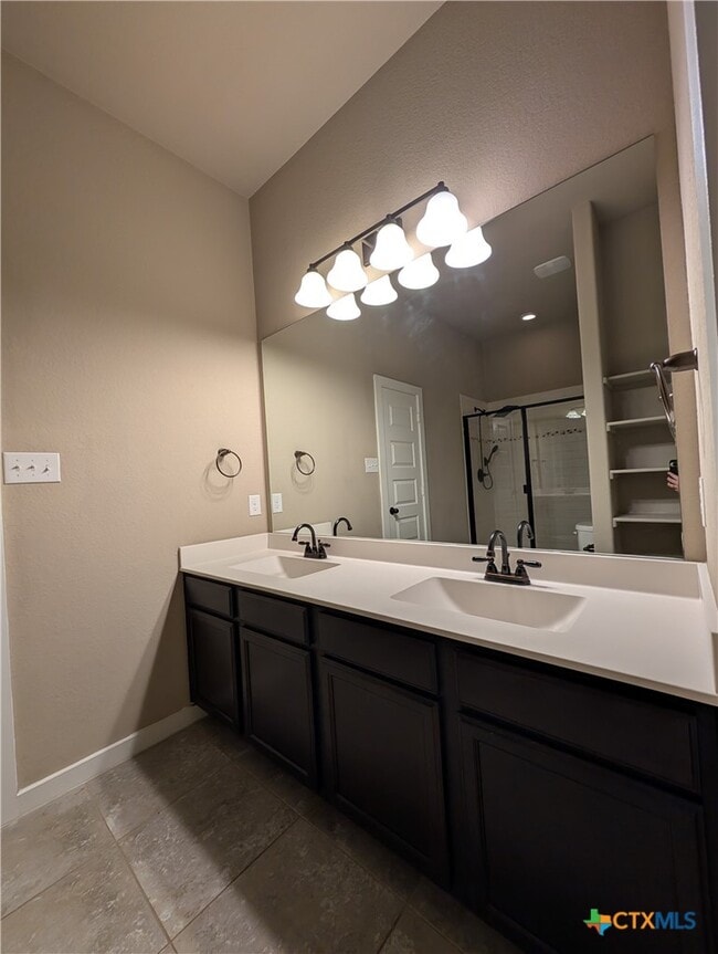 Building Photo - 2213 Avery Village