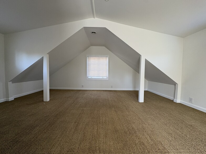 Building Photo - 1740 Whitefield Rd