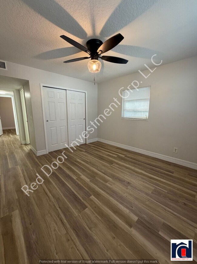 Building Photo - Renovated Spacious 2/2~w/All-in One Washer/Dryer & New AC~Deland