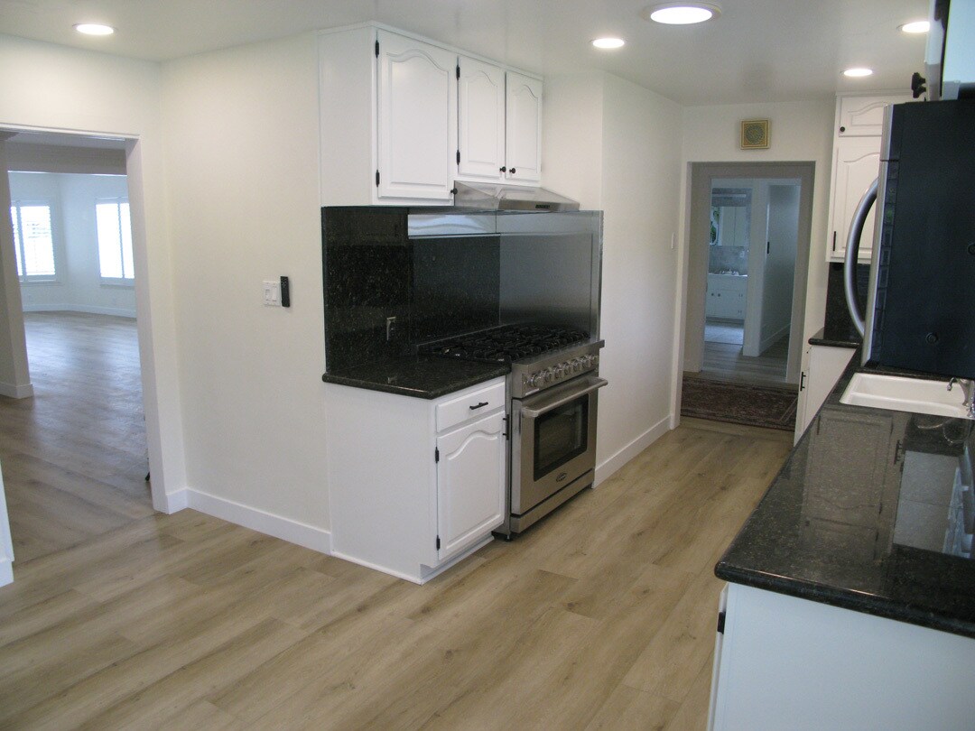 Building Photo - 5137 E Vista Hermosa St