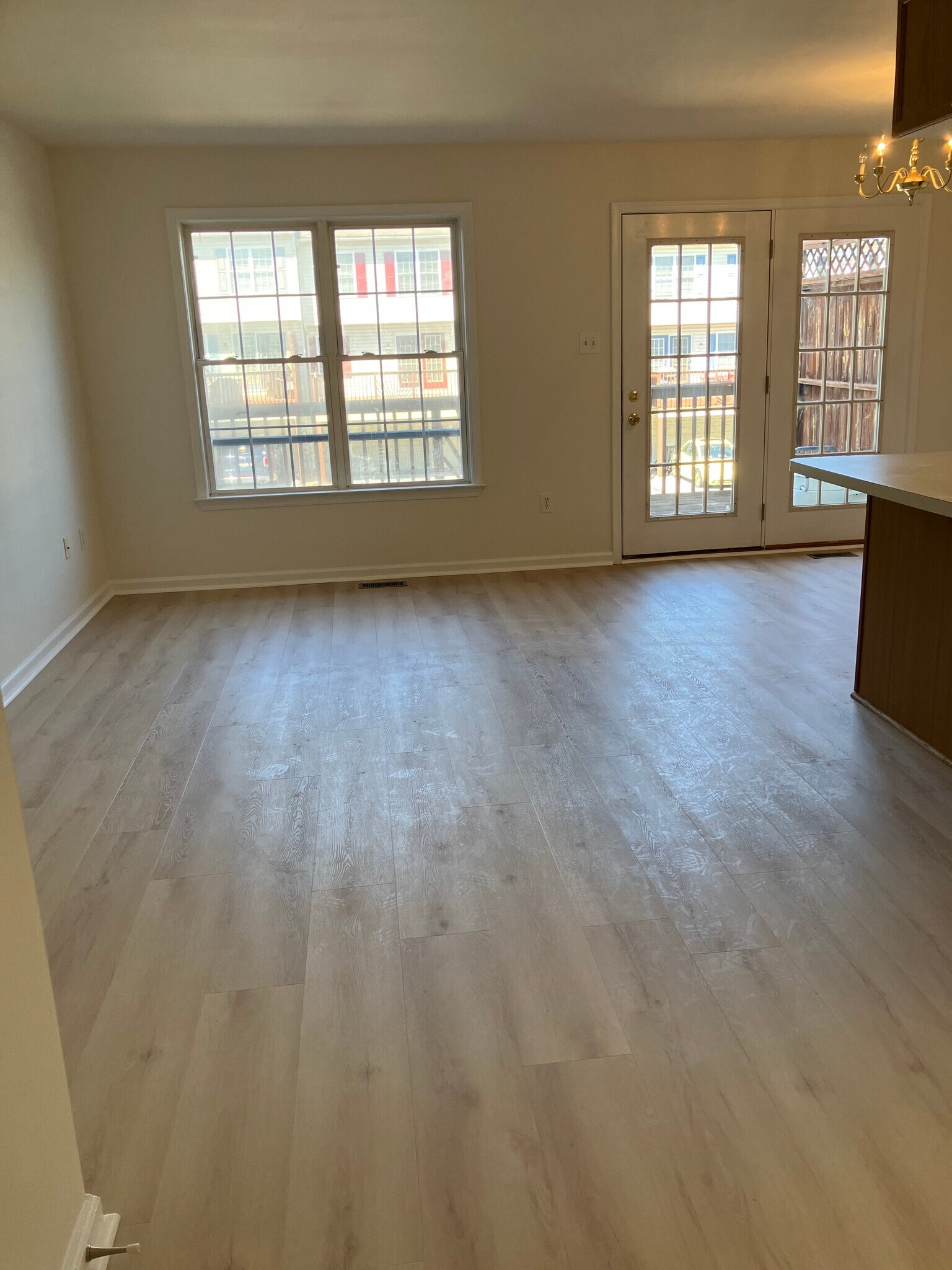 Plenty of natural light - 1135 Lindsay Ln