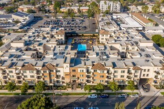 Building Photo - Avery