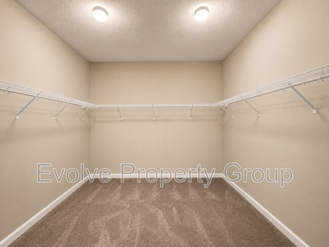Building Photo - 231 Flach Dr