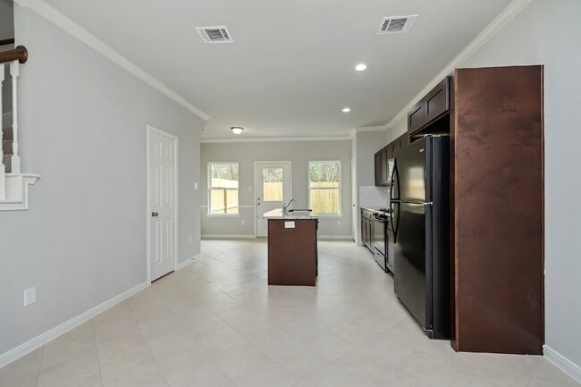 Building Photo - 1043 Marcolin St