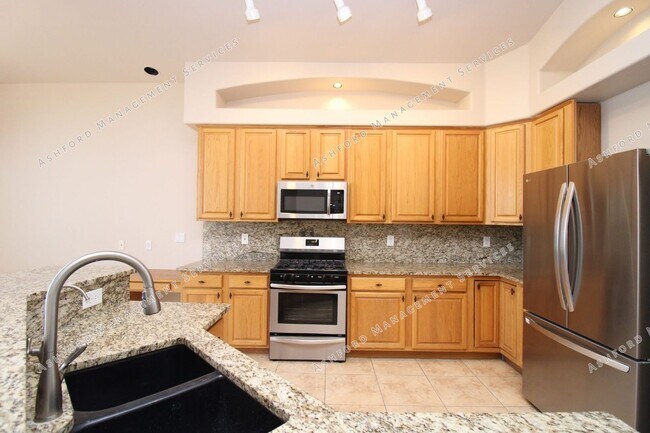 Building Photo - BEAUTIFUL 4 BEDROOM + LOFT ON CULDESAC WITH POOL/SPA