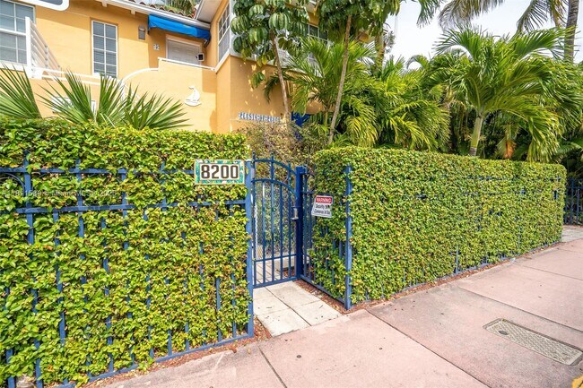 Primary Photo - 8200 Harding Ave