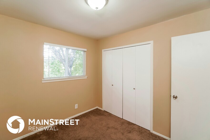 Building Photo - 110 Simler St