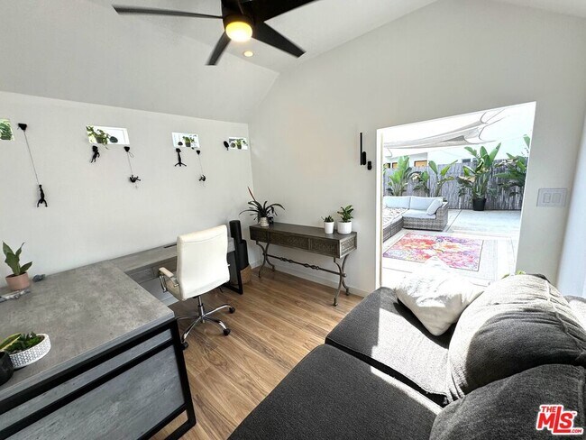 Building Photo - 2241 1/2 Harwood St