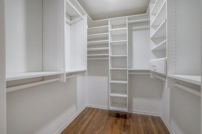 Building Photo - 10530 W 92nd Pl