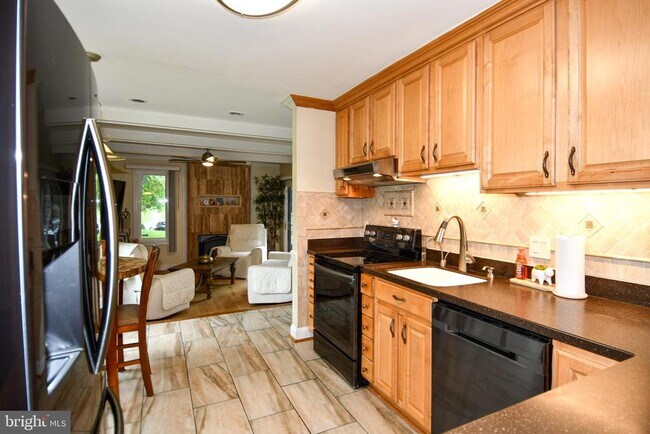Building Photo - 9401 Hickory View Pl