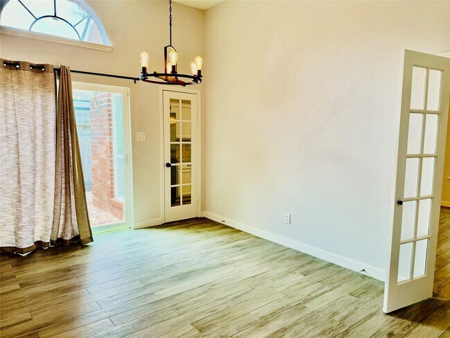 Building Photo - 17410 Saxon Dr