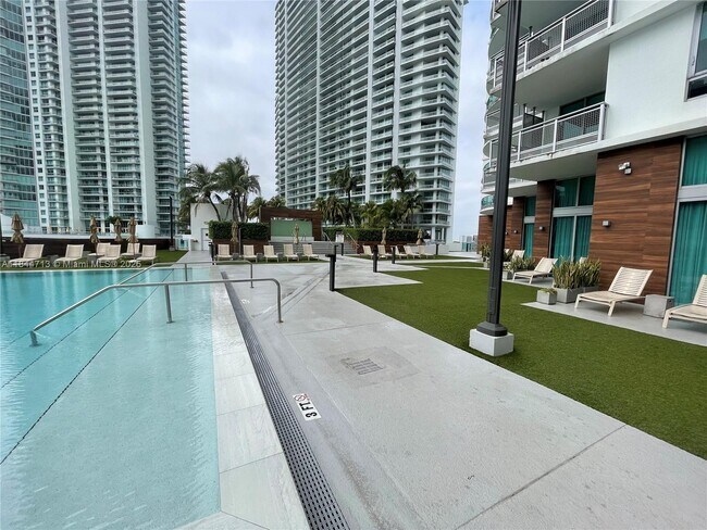 Building Photo - 350 S Miami Ave