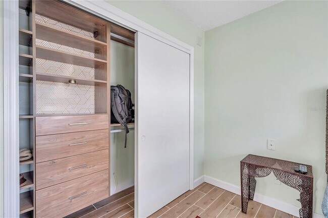 Building Photo - 4728 Beach Dr SE