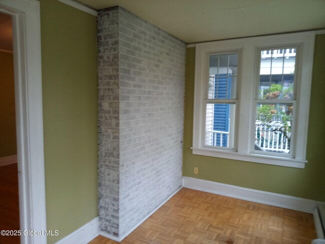 Building Photo - 31 Woodlawn Ave