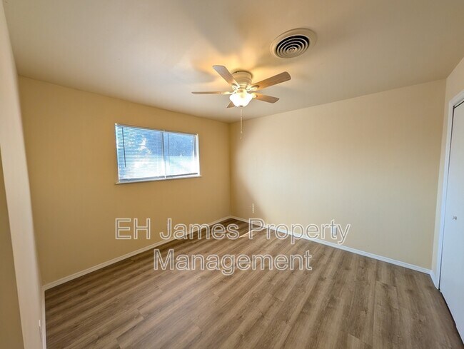 Building Photo - 1814 S 108th E Ave