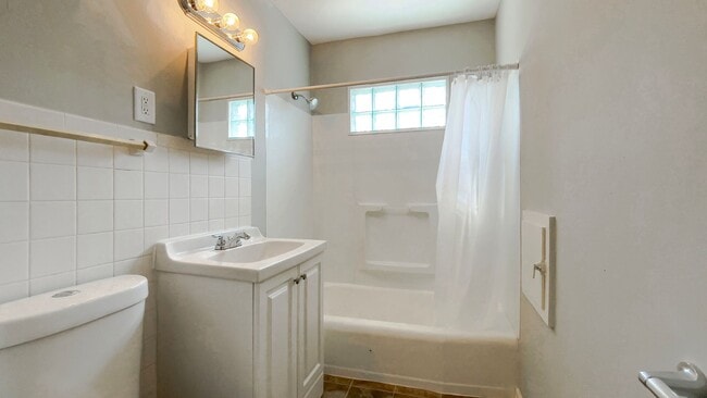 Building Photo - 5747 N 93rd St