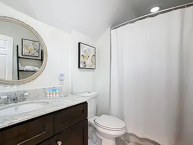Building Photo - Fully Furnished St. Pete Pool Home Near Crescent Lake