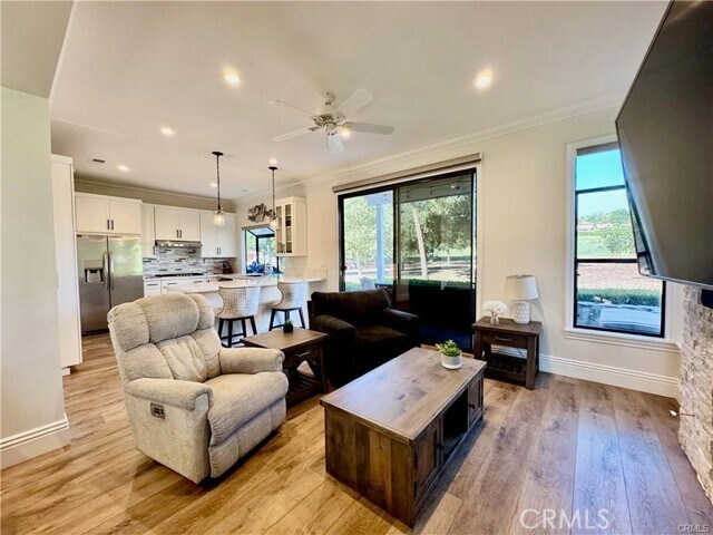 Building Photo - 33 Oak Knolls