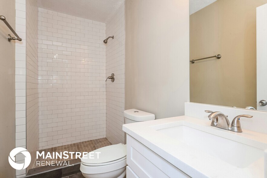 Building Photo - 3275 Creekwood Dr