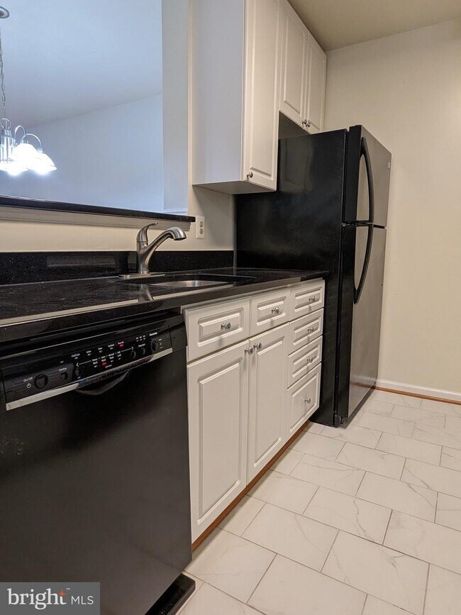 Building Photo - 5563 Seminary Rd