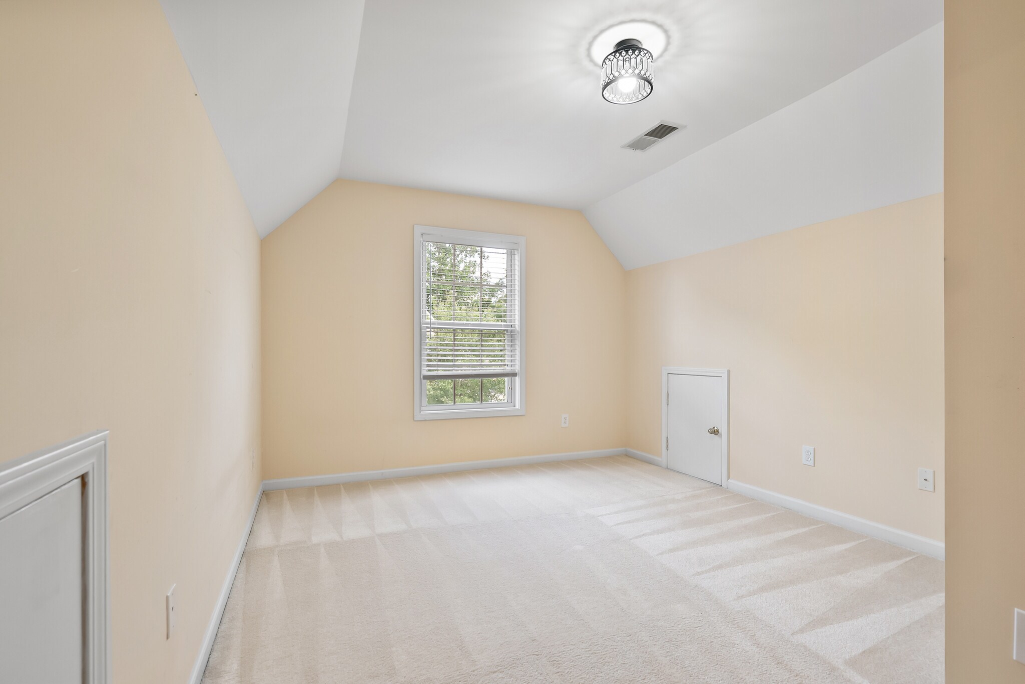 Building Photo - 847 Edgeley Ln