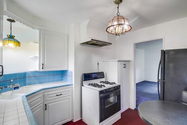 Building Photo - Cozy Home Between Mission Beach and Missio...
