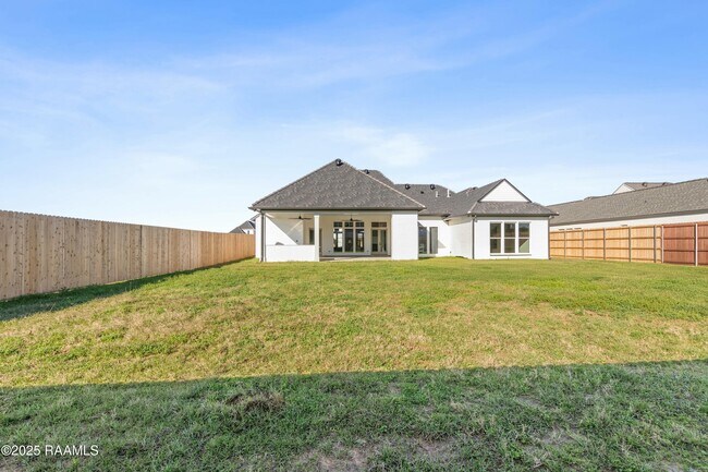 Building Photo - 109 Trailing Oaks Dr