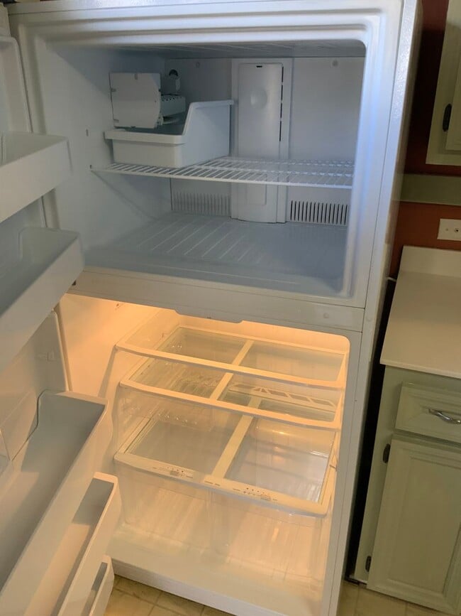 Building Photo - 200 Sunset Dr