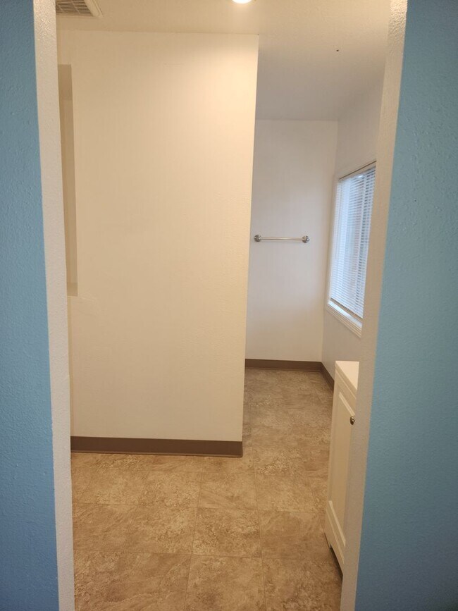 Building Photo - 3bed 2bath House