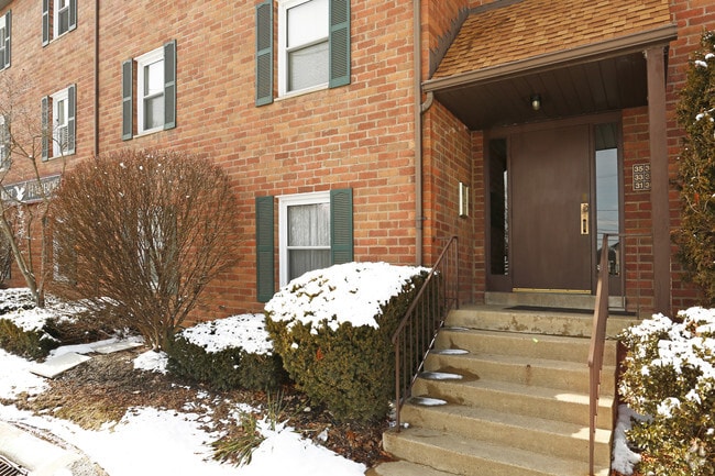 Building Photo - Oakmont Harbor