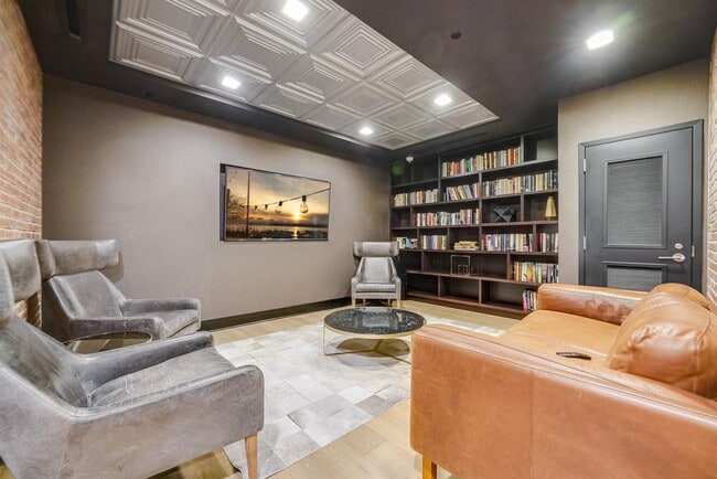 Building Photo - 1450 Washington St