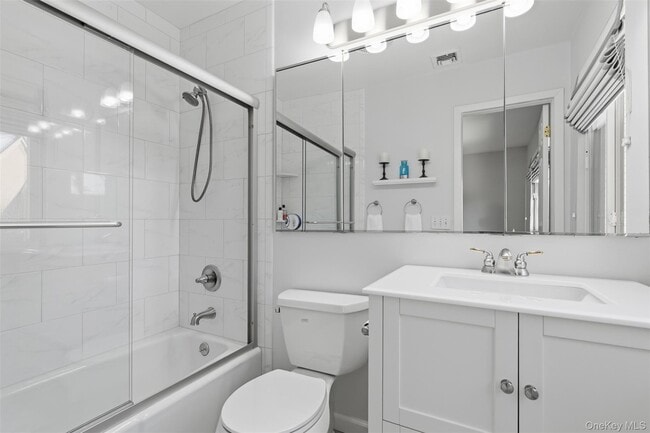 Building Photo - 10 Bayberry Ln