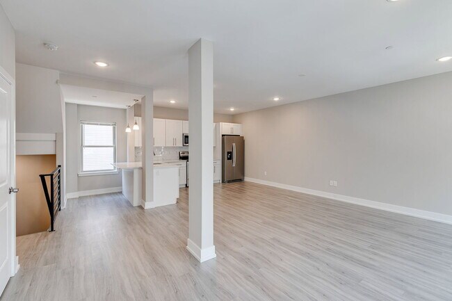 Building Photo - 2636 Annin St