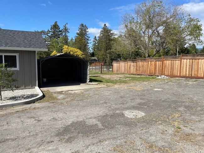 Building Photo - 350 Palm Ave